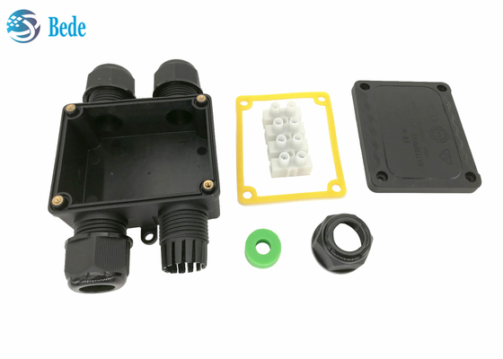 PA 66 خارجي مقاوم للماء صندوق توزيع الأسلاك مربع 4 قنوات IP68 450V