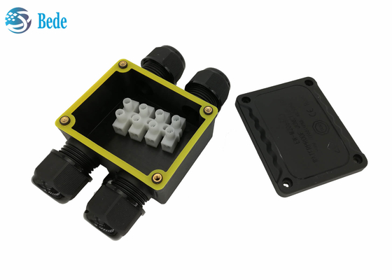 PA 66 خارجي مقاوم للماء صندوق توزيع الأسلاك مربع 4 قنوات IP68 450V